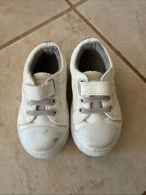 Kids White Casual Sneakers with Hook-and-Loop Strap